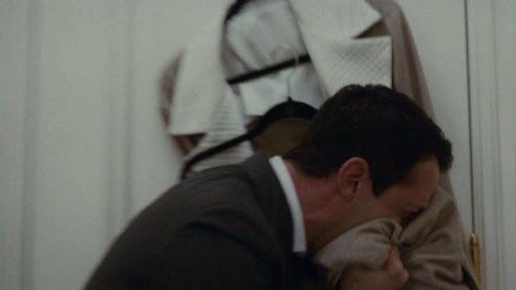 saben que me di cuenta. no solo el whats your eta lo hacen 2 minutos Antes del show sino que midwest indigo la tocan 2 TEMAS ANTES DE QUE TERMINE EL SHOW