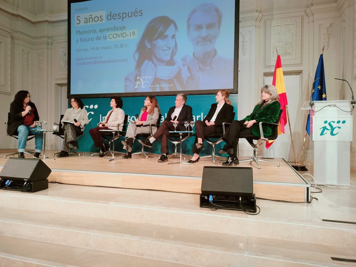 <a href="/sanidadgob/">Ministerio de Sanidad</a> <a href="/Monica_Garcia_G/">Mónica García</a> 🔬📢 Comienza la mesa redonda.

Participan seis científicas/os #ISCIII, del CNM y del CNE, e Isabel Jado, subdirectora del Instituto.

🗣️ Inmaculada Casas, Juan Echevarría, <a href="/perez_mayte/">Mayte Pérez Olmeda</a>, @romaybarja, Amparo Larrauri y @beatrizperezgom.

👉youtube.com/live/wiAIP7umV…

#5AñosCOVID19