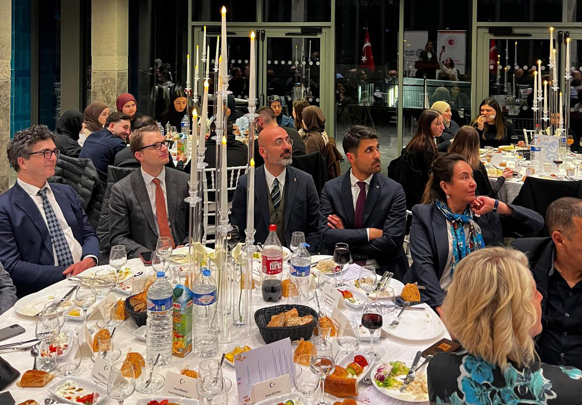 Türkiye Maarif Vakfı (@tmaarifvakfi) on Twitter photo T.C. Strazburg Başkonsolosluğunda, Başkonsolosumuz Bekir Sarp Erzi ve Başkanımız <a href="/Mahmut_M_Ozdil/">Mahmut M. Özdil</a>’in ev sahipliğinde iftar programı düzenlendi.
Program, Yönetim Kurulu Üyemiz @Cicekali_, büyükelçiler, başkonsoloslar, belediye başkanları, öğretmen, öğrenci ve velilerimizin T.C. Strazburg Başkonsolosluğunda, Başkonsolosumuz Bekir Sarp Erzi ve Başkanımız <a href="/Mahmut_M_Ozdil/">Mahmut M. Özdil</a>’in ev sahipliğinde iftar programı düzenlendi.
Program, Yönetim Kurulu Üyemiz @Cicekali_, büyükelçiler, başkonsoloslar, belediye başkanları, öğretmen, öğrenci ve velilerimizin