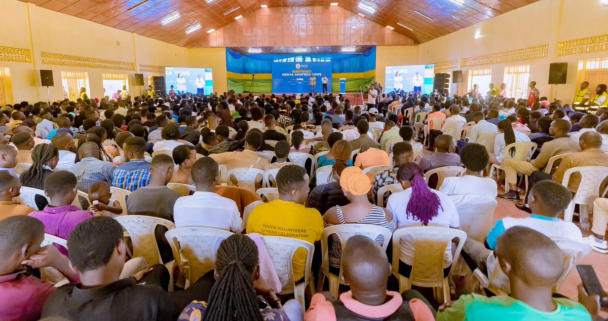 Mutabazi Etienne (@m1etienne) on Twitter photo Mwakoze cyane <a href="/RwandaYouthArts/">Ministry of Youth and Arts | Rwanda</a> & @Unity_Memory ku kiganiro cyiza twagiranye na Hon <a href="/jnabdallah/">UTUMATWISHIMA</a>
Urubyiruko tuzakomeza tube abadaheranwa n'abatagoma.
#MenyaAmatekaYawe Mwakoze cyane <a href="/RwandaYouthArts/">Ministry of Youth and Arts | Rwanda</a> & @Unity_Memory ku kiganiro cyiza twagiranye na Hon <a href="/jnabdallah/">UTUMATWISHIMA</a>
Urubyiruko tuzakomeza tube abadaheranwa n'abatagoma.
#MenyaAmatekaYawe