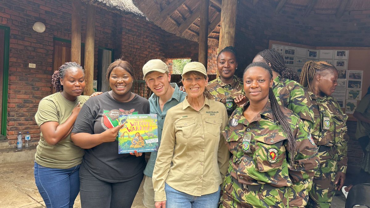 A wonderful visit of @terriirwincrikey <a href="/RobertIrwin/">Robert Irwin</a>   and <a href="/LukeReavley/">Luke Reavley</a>   from our partners @australiazoo  !

Grateful for the special gift from <a href="/bindisueirwin/">Bindi Irwin</a> and her daughter Grace, the book about waking up "love and empathy towards all living things" (Bindi Irwin).