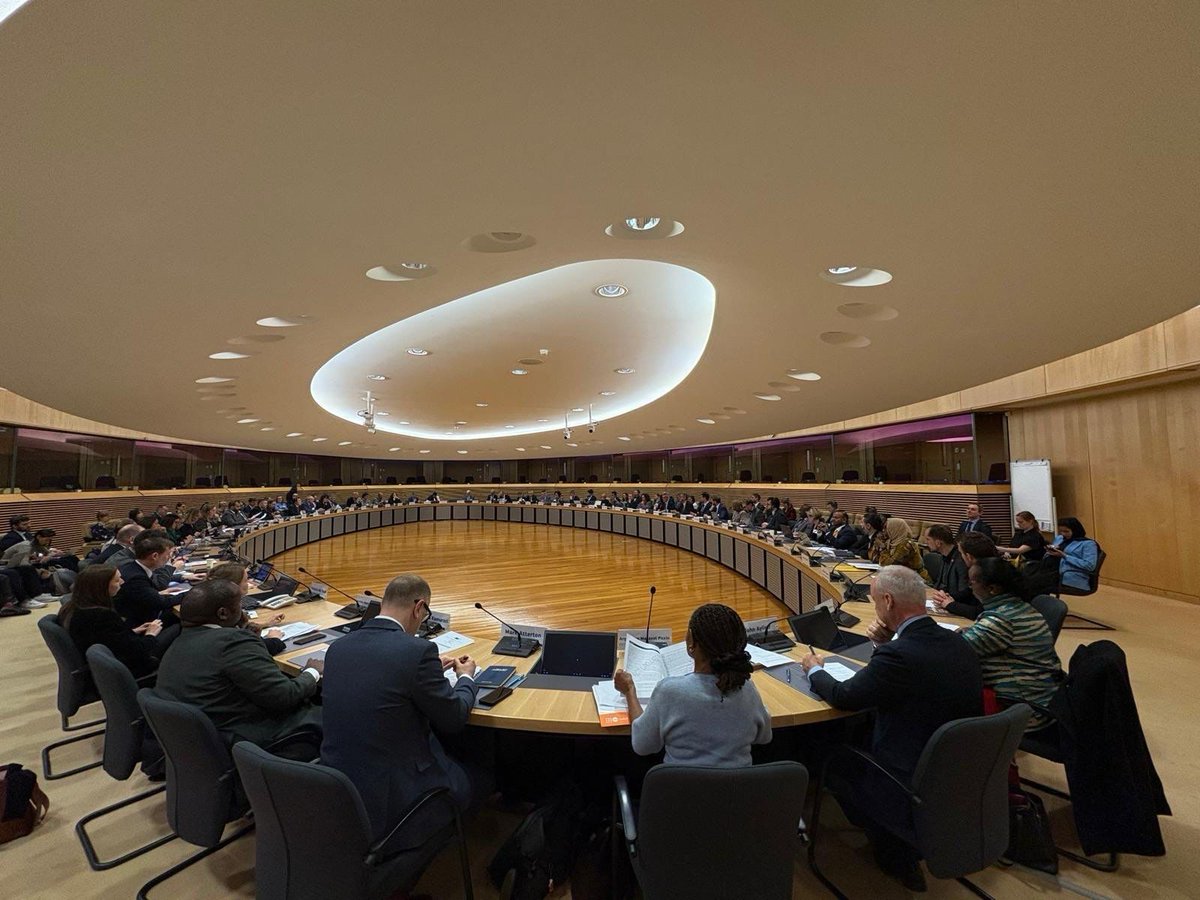 #Sudan is a dire humanitarian crisis. The world must not look away. 

EU is providing urgent humanitarian aid, backing it up with critical funding, logistics, and strong advocacy &amp; diplomacy.

Special thanks to all who attended our Senior Officials’ Meeting yesterday in Brussels.