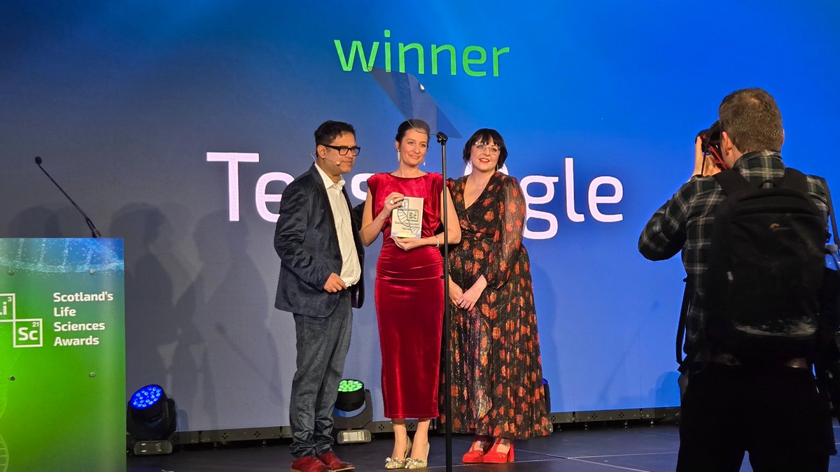 StrathInspire's tweet image. Fantastic news for @UniStrathclyde spin-out Aureum Diagnostics Limited at last night&apos;s @ScotLifeScience Awards. CEO Tessa Ogle  picked up a Rising Star: Extraordinary Talent Award, presented by the event host, Paul Sinha (aka ITV The Chase&apos;s Sinnerman!)