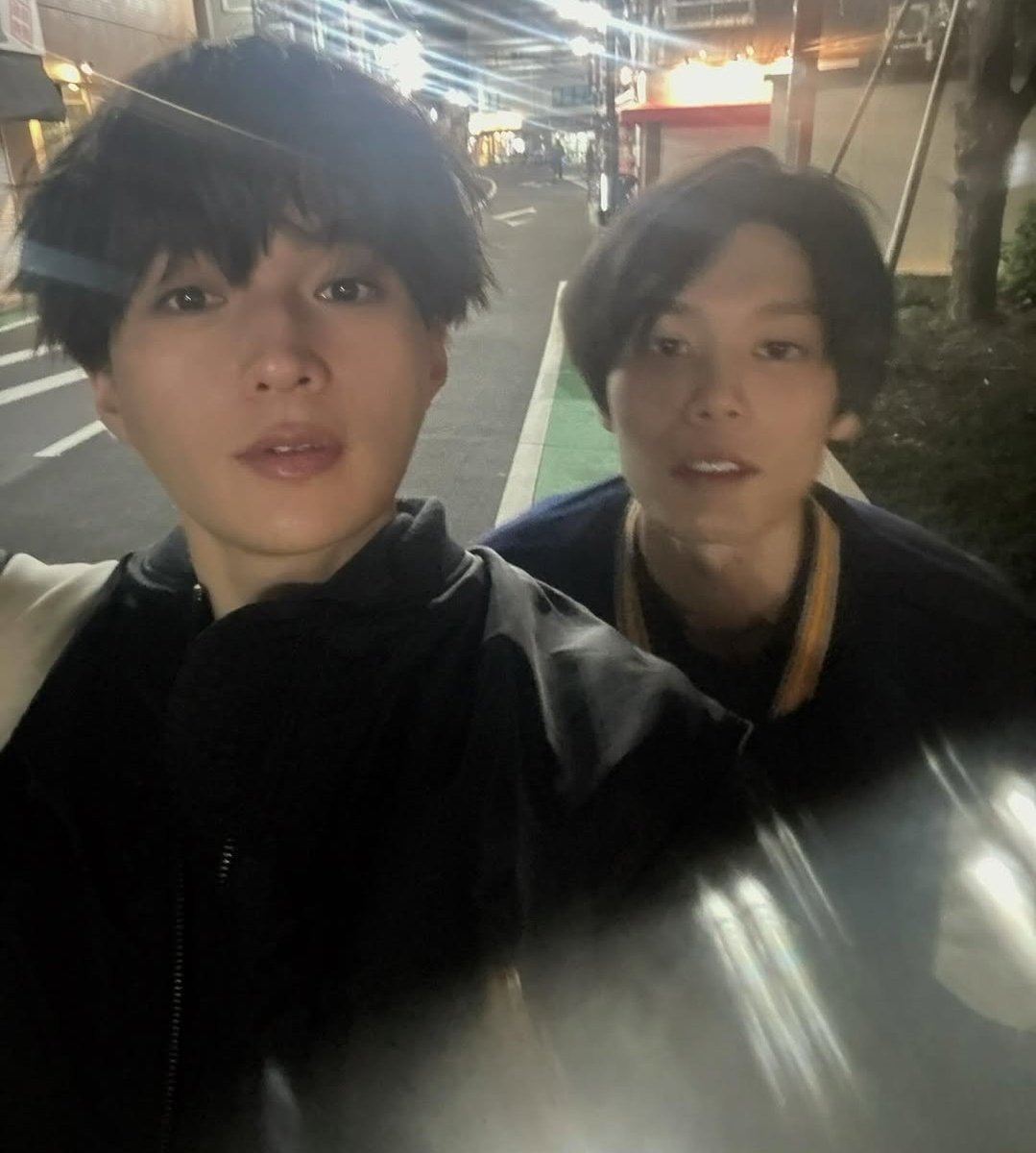 8Stay0325's tweet photo. I'm feeling overwhelmed with so much Yusei and Riju content lately 🥹 both of them going to dinner together and Yusei giving Riku his birthday present 🤍 so cute

#MyBeautifulMan #美しい彼
#八木勇征 #萩原利久 #YagiYusei #HawigaraRiku https://t.co/3xIKJHTemJ