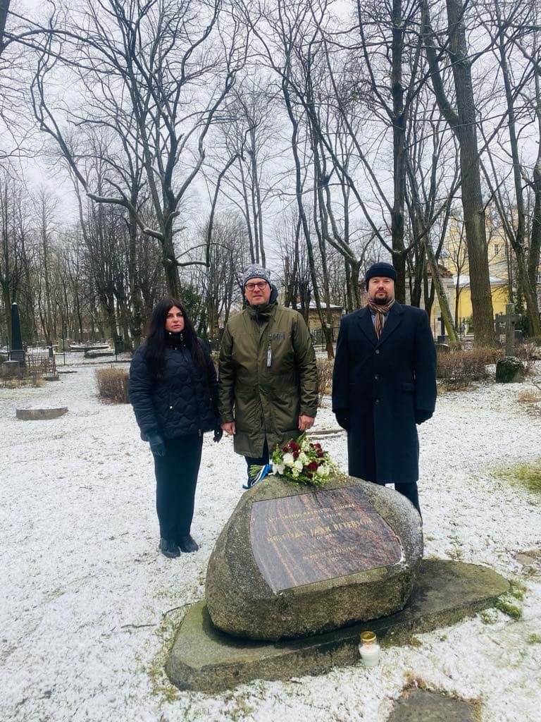 Celebrating Estonian language day on the birthday of the founder of modern Estonian poetry Kristjan Jaak Peterson at his final resting place at the Pokrov Cemetery, Riga
#emakeelepäev #raamatuaasta