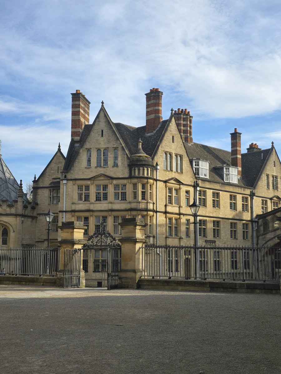 celtus's tweet image. Last weekend we had an unusal 18oC for this time of year.  Acted like a tourist in the city where I work.

This weekend we may have snow.  

#DayOff #Oxford #CityOfDreamingSpires #TheBodleian #MagdalenCollege #LazySunday #OxfordCity #England