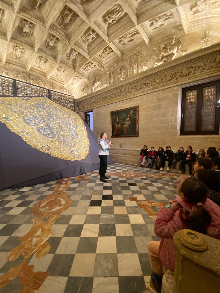 CEIPFranciscaRo's tweet photo. 🏛️Nuestro alumnado de 3° y 5° de primaria ha estado de visita en el ayuntamiento de Sevilla.
🌆Gracias a las explicaciones de las guías, han aprendido muchísimas cosas sobre nuestra ciudad. https://t.co/0va7oXjuyo