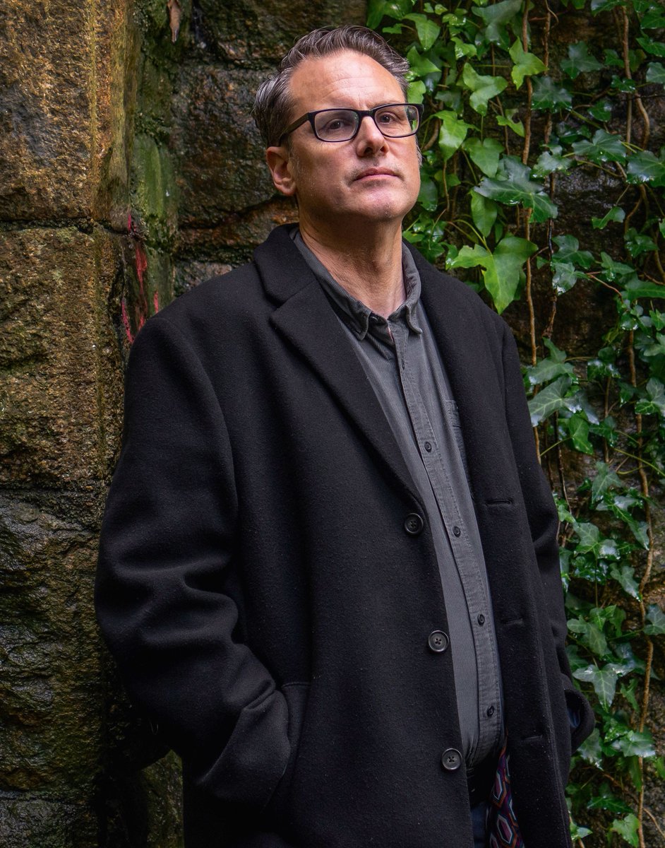 writerspod's tweet image. In our BRAND NEW EP, we chat to James Alistair Henry, writer on 'Green Wing' and 'Smack the Pony', about learning from TV, taking it slow, and his new novel, 'Pagans', 🧙
Listen in 👉 podfollow.com/writersroutine
#writingcommunity #books #fridayfeeling
