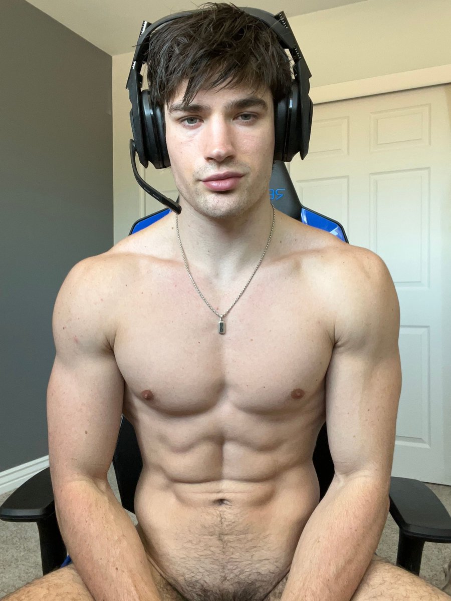 XWyatt tweet media