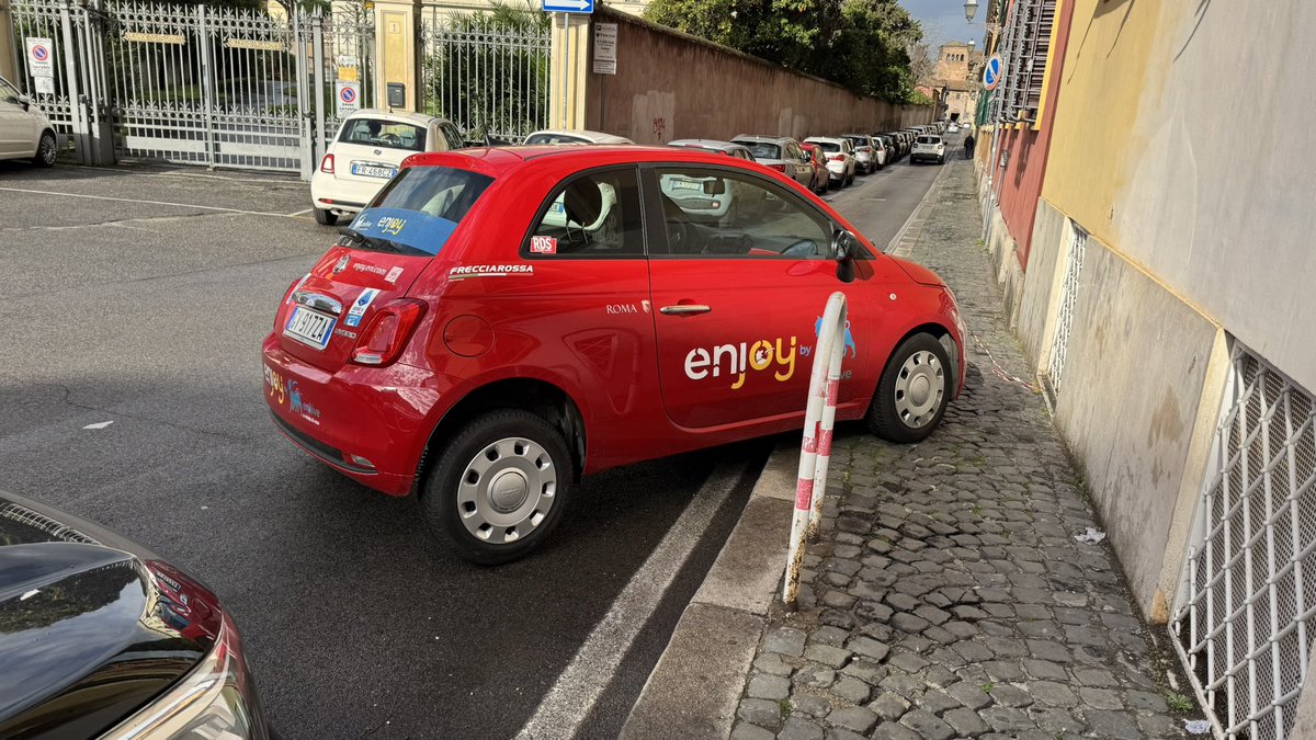 Segnalazione <a href="/Enjoy/">Enjoy</a> su via dei SS Quattro. 
@PLRomaCapitale