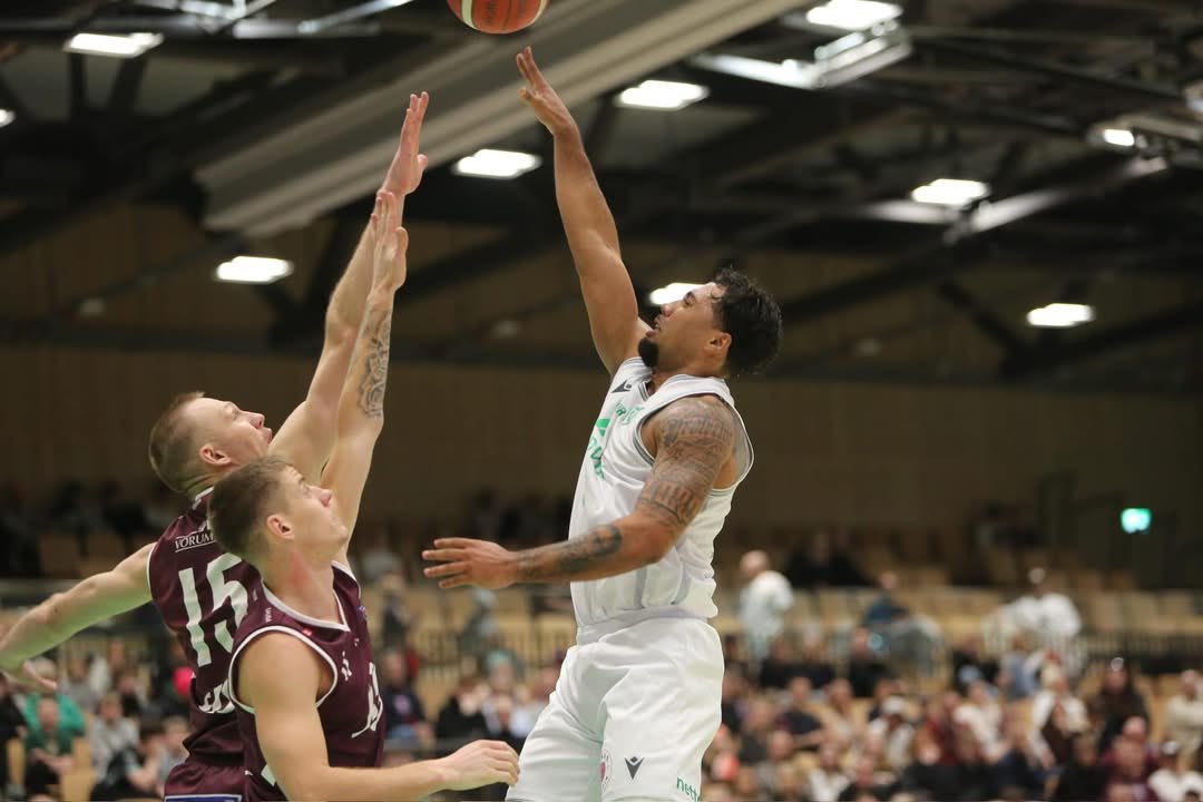 Dwayne Lautier-Ogunleye <a href="/2dlo3/">Dwayne Lautier-Ogunleye</a> dominated every aspect of the game for Njardvik against Tindastoll, finishing with 21 points, 10 rebounds, and 6 assists to secure the win

🔢 21 pts I 10 rebs I 6 as
🆚 Tindastoll 🏠
🏆 Premier League <a href="/kkikarfa/">KKÍ</a> 🇮🇸

#TangramSports