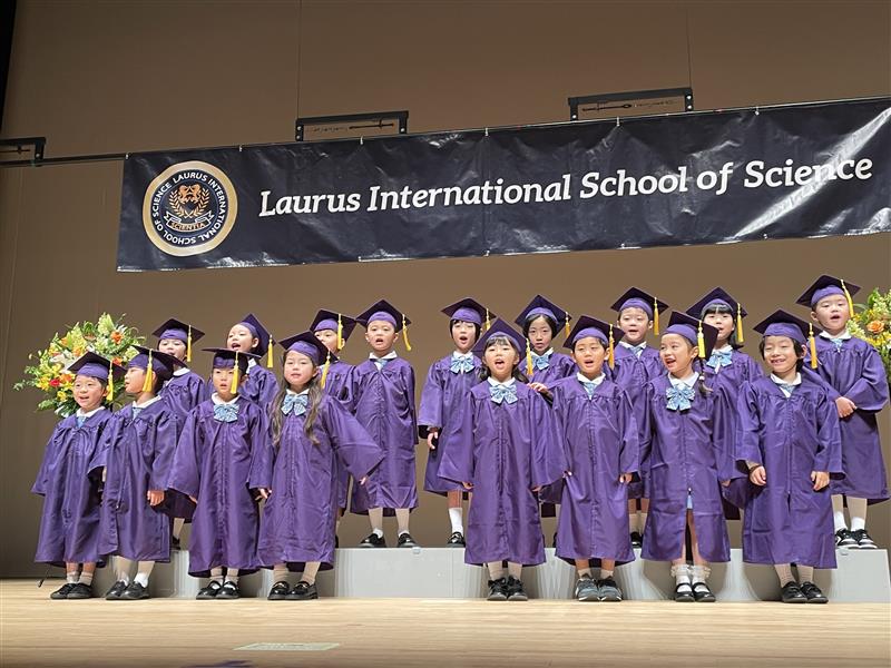 LaurusISS's tweet image. 🎓Graduation Ceremony 2025🎓
Congratulations to all the graduates🧑🎓👩🎓
The science presentation by Year 1 students was the highlight of their three years in kindergarten!
#laurus #ローラス #sciecne #english #internationalschool #インターナショナルスクール #英語 #english #卒業…