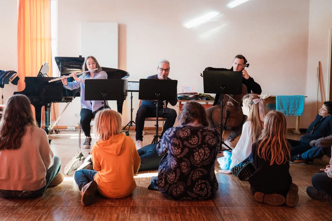 🎶 La Mahler Chamber Orchestra promueve 'Feel the Music', un proyecto inclusivo que integra a personas sordas en la música, rompiendo barreras y acercándola a todos. 

¡Un ejemplo internacional inspirador! ♥️
