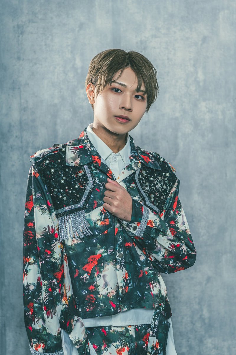 SYANK【公式】🐈⬛ (@syank_official) on Twitter photo ╭━ ⋅𖥔⋅ ━━━✶━━━ ⋅𖥔⋅ ━╮
MAO <a href="/syank_mao/">MAO【SYANK】</a>
Member Color:ピンク
Birthday:2007年10月17日
lit.link/syankmao
╰━ ⋅𖥔⋅ ━━━✶━━━ ⋅𖥔⋅ ━╯
このポストをRP+♡=150で
新個人アー写最後のメンバー公開🗝️!
#SYANK ╭━ ⋅𖥔⋅ ━━━✶━━━ ⋅𖥔⋅ ━╮
MAO <a href="/syank_mao/">MAO【SYANK】</a>
Member Color:ピンク
Birthday:2007年10月17日
lit.link/syankmao
╰━ ⋅𖥔⋅ ━━━✶━━━ ⋅𖥔⋅ ━╯
このポストをRP+♡=150で
新個人アー写最後のメンバー公開🗝️!
#SYANK