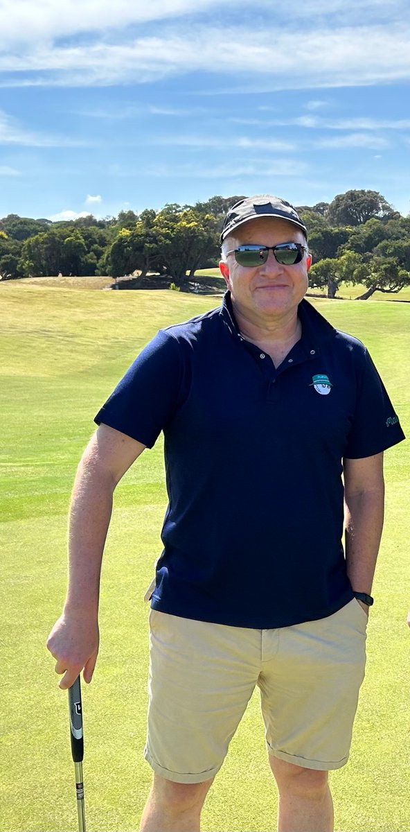 TimCowen2's tweet image. Great day at Cape Schanck in Vic. Superb green complexes, notably the sixth. Probably the longest green I have ever played. It may be 100 yards from back to front. The National next door may overshadow it but this is a great course.