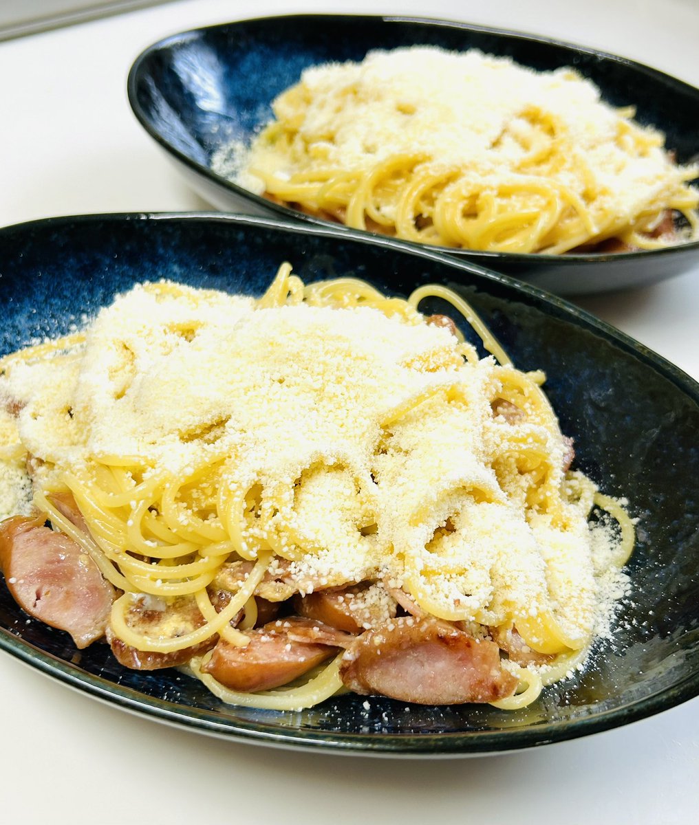 お庭の八重椿が昨日より開いてきました🌸お昼ご飯には「けんた食堂」さんのカルボナーラをベーコンが無かったので😅ソーセージで作りました🍝✨体が慣れてきて台所に立つのも楽になってきました☺️旦那さんからも美味しい頂けて良かったです🥰🙏🏻💕