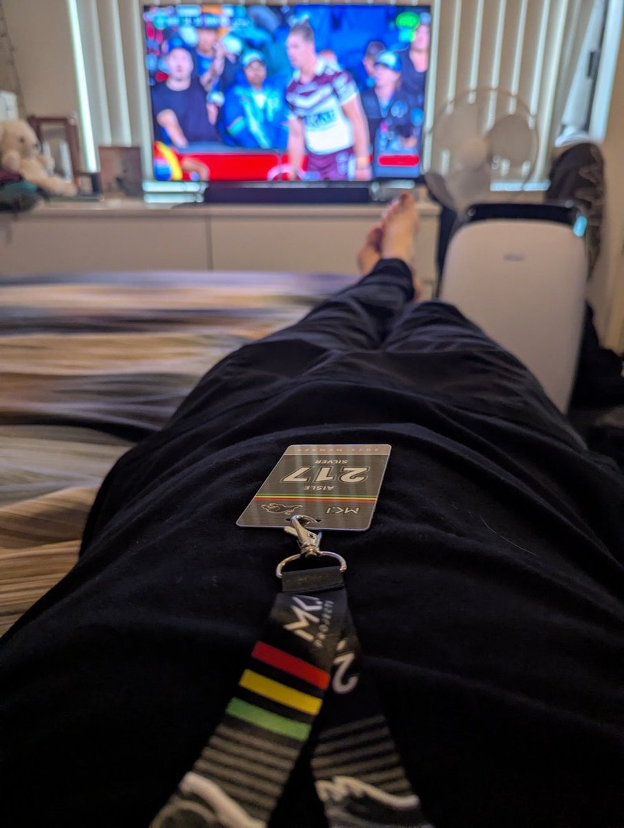 TeaWithRobbie's tweet image. With failed attempts waiting for a train to arrive for an hour I have found my seat for the night. 

@PenrithPanthers @NRL #sydneytrains #nrl #penrithpanthers @FOXNRL