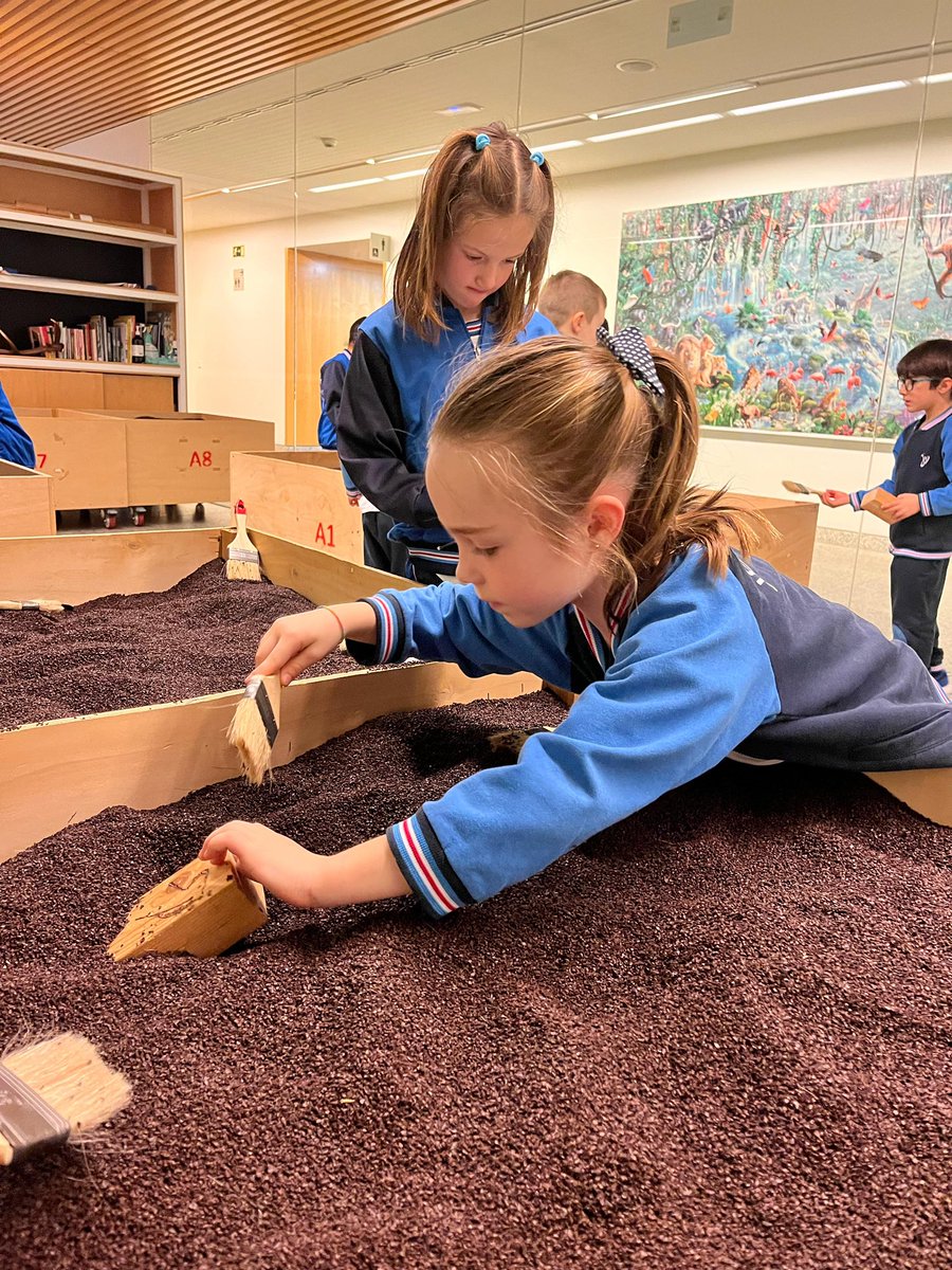 coleJesusMaria's tweet image. 🌍✨ ¡Ayer fue un día increíble para nuestros pequeños exploradores de 1º de primaria! 🚀💖 Fuimos al Museo de la Evolución Humana🌟📚

#MuseoDeLaEvoluciónHumana #ExcursiónEscolar #PequeñosArqueólogos #jesus María