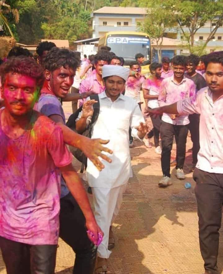 Gabbar0099's tweet photo. College students are playing holi, but making way for their friend to go to offer prayers in Kerala. ❤️

Now you know why the South of India is a bastion for the saffron bigots that shall never be conquered. https://t.co/z9W5d8RpjQ