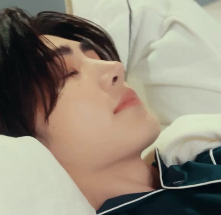 natefraim's tweet image. — Today’s agenda [ 14/3/25 ]

Watching my pretty little boyfriend take his sweet noon nap. so adorable.

( Tebak pacarku di gambar yang kanan atau yang kiri. ) @entrypage7