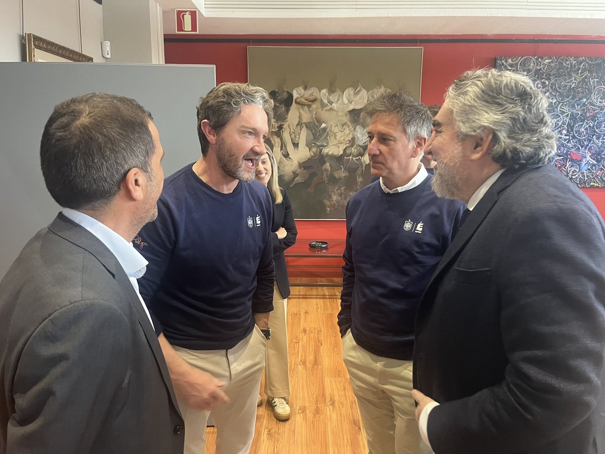 💪🇪🇸 Recepción oficial en el <a href="/deportegob/">CSD</a> con el Secretario de Estado para el Deporte <a href="/jmrdezuribes/">José Manuel Rodríguez Uribes</a>
⚽️ Una delegación de Leyendas España acudió a la cita en el CSD
👌Ito, Salva, Mista, <a href="/MarchenaOficial/">Carlos Marchena</a> Asenjo, Amavisca, Manolo, Alfonso, Juanfran, Patxi Salinas y Ricardo, presentes