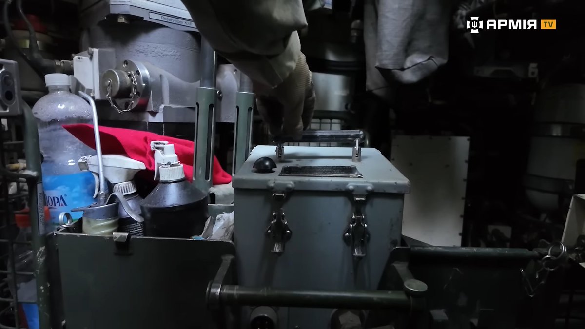 kmbBqSKDbIRWBpV's tweet image. Strv122に48時間の時給自足と寒冷地での活動の為に搭載されている湯沸かし器(RAK30)の現物を初めて見た
youtu.be/cU85Ih1F54Y?si…