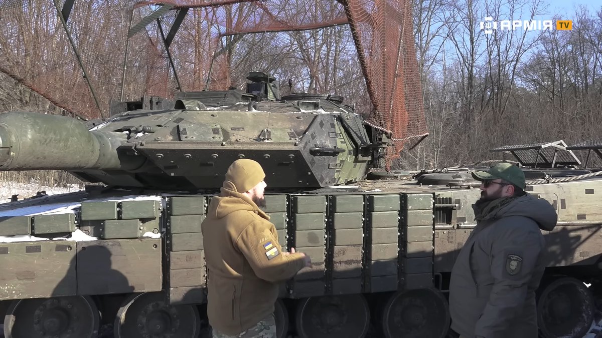 kmbBqSKDbIRWBpV's tweet image. Strv122に48時間の時給自足と寒冷地での活動の為に搭載されている湯沸かし器(RAK30)の現物を初めて見た
youtu.be/cU85Ih1F54Y?si…