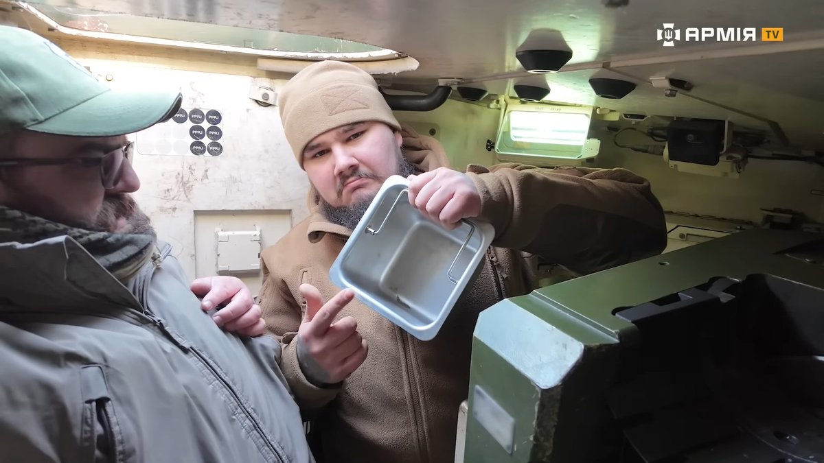 kmbBqSKDbIRWBpV's tweet image. Strv122に48時間の時給自足と寒冷地での活動の為に搭載されている湯沸かし器(RAK30)の現物を初めて見た
youtu.be/cU85Ih1F54Y?si…