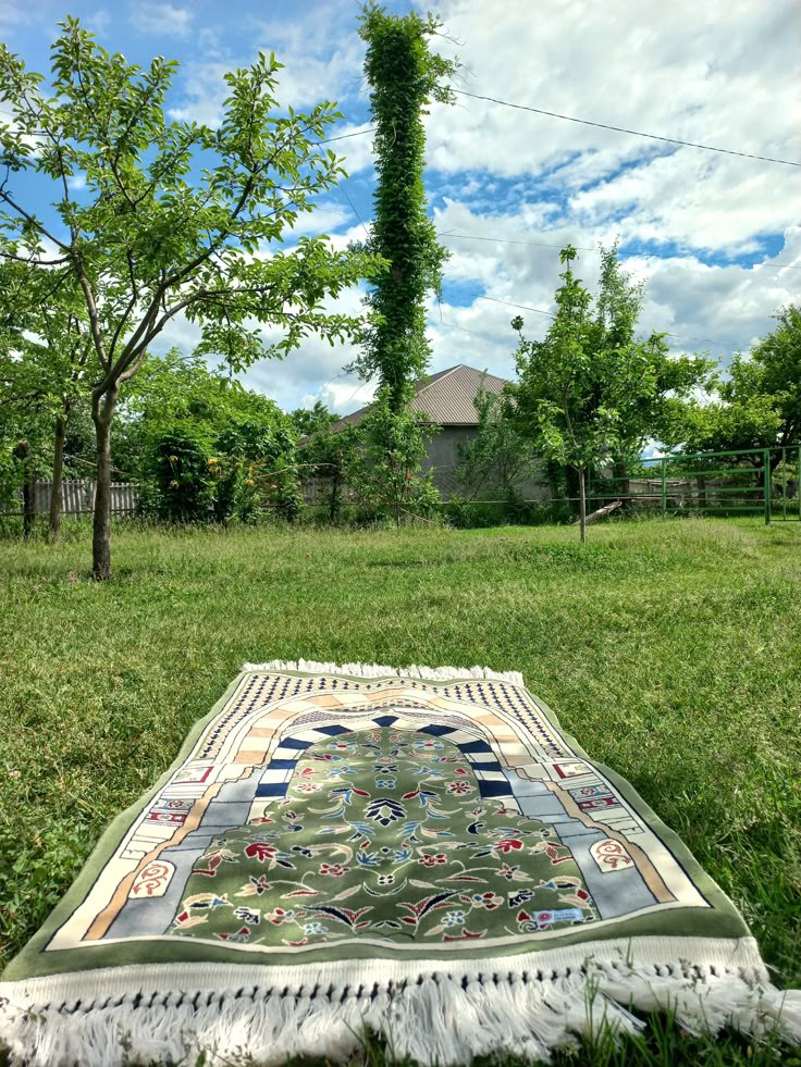 وَلَن تَجِدَ مِن دُونِهِ مُلْتَحَدًا.
الملتحد: الملجأ

- الكهف (٢٧)