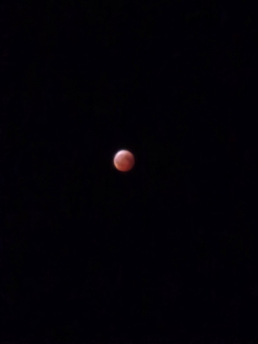 FNemure's tweet image. Watching the blood moon while I listen to sleep token