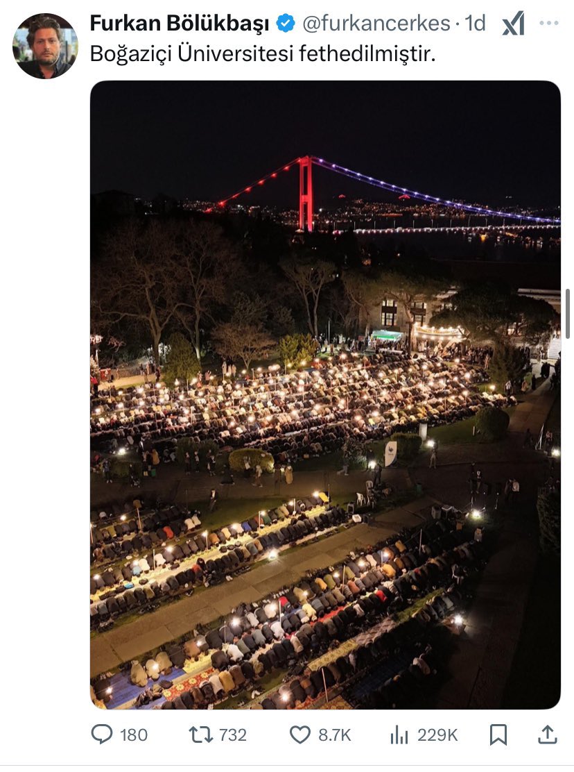 Üniversiteli Dayanışma Ağı (@universiteliagi) on Twitter photo 📢Üniversiteler AKP’nin değil, bizimdir!
Geçtiğimiz günlerde İTÜ, ODTÜ ve Boğaziçi Üniversitesi’nde AKP ile ilişkili kulüpler okul öğrencisi olmayan kişilerle beraber iftar etkinlikleri düzenledi. Fakat bunlar sıradan birer iftar etkinliği değil, AKP’nin üniversitelerdeki gövde 📢Üniversiteler AKP’nin değil, bizimdir!
Geçtiğimiz günlerde İTÜ, ODTÜ ve Boğaziçi Üniversitesi’nde AKP ile ilişkili kulüpler okul öğrencisi olmayan kişilerle beraber iftar etkinlikleri düzenledi. Fakat bunlar sıradan birer iftar etkinliği değil, AKP’nin üniversitelerdeki gövde