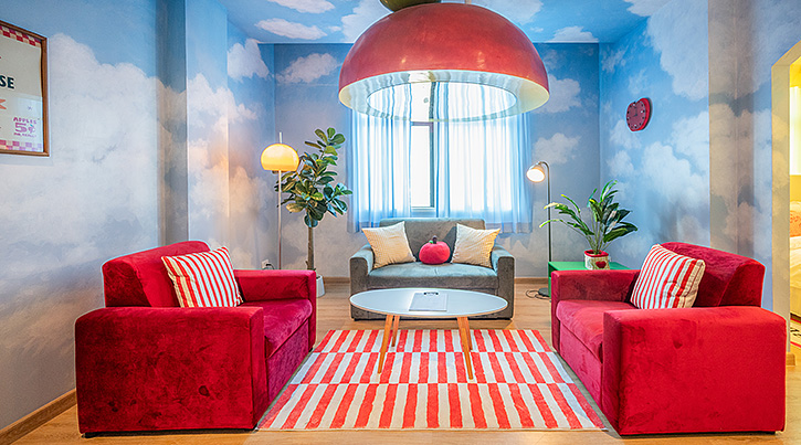 gourmetthai's tweet photo. ย้อนวัยสู่โลกแฟนตาซีที่ Kitsch Hotel! 🏩✨ โรงแรมสุดคิวท์ที่พร้อมเสกฝันวัยเด็กให้เป็นจริง! 🎀💖 ดื่มด่ำบรรยากาศวินเทจ-แฟนตาซี สไตล์ 70s-90s กับห้องพักสุดครีเอทีฟถึง 19 แบบ
.
#gourmetandcuisine
https://t.co/SC8asVUxOu https://t.co/RM2KGw6Qiy