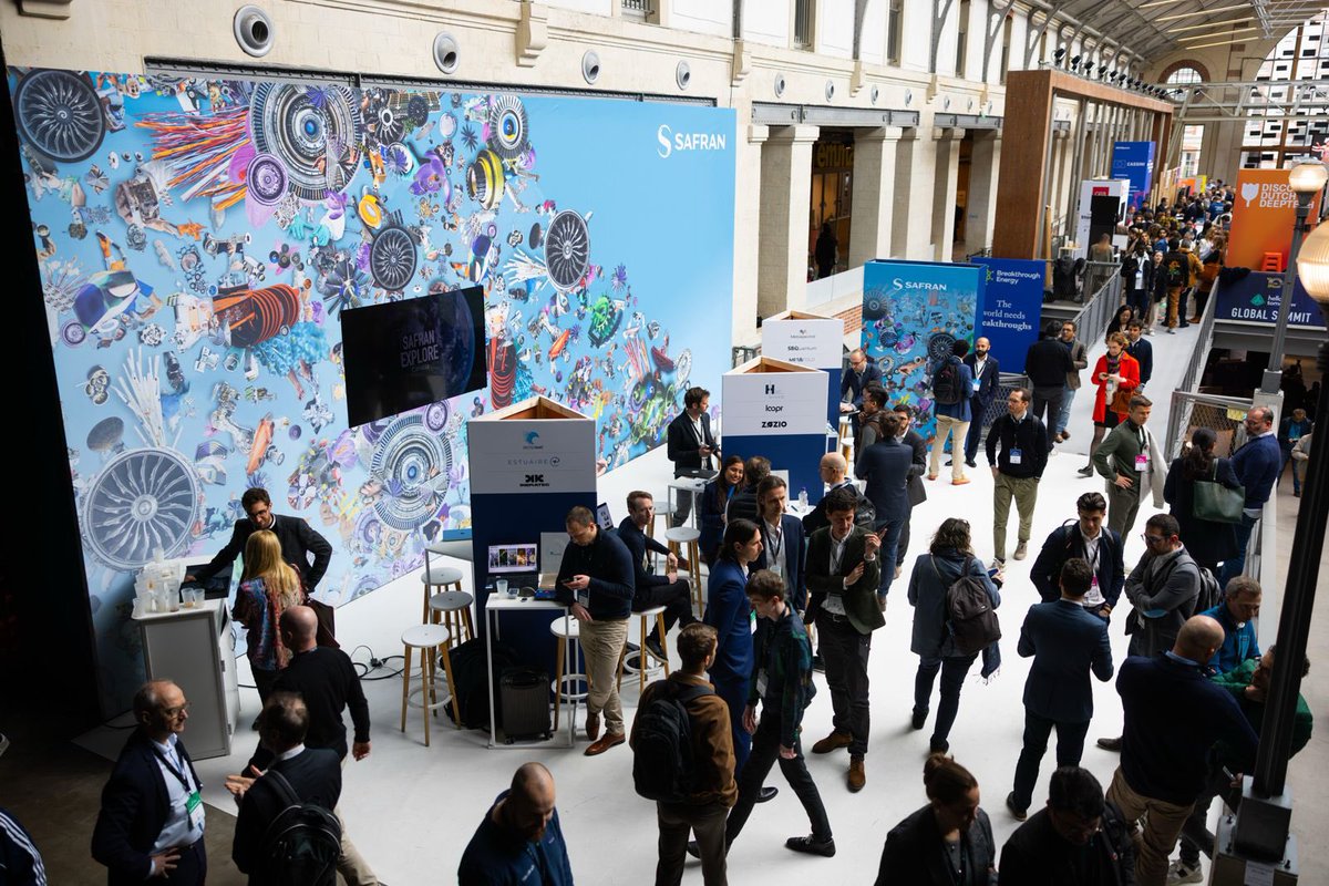 SAFRAN's tweet image. [#HTGlobalSummit] It's the 2nd day of the @hellotmrc exhibition!

📸 Here are some photos about yesterday: Safran was happy to welcome French ministers @Eric_R_Lombard and @ClaraChappaz to its booth.
