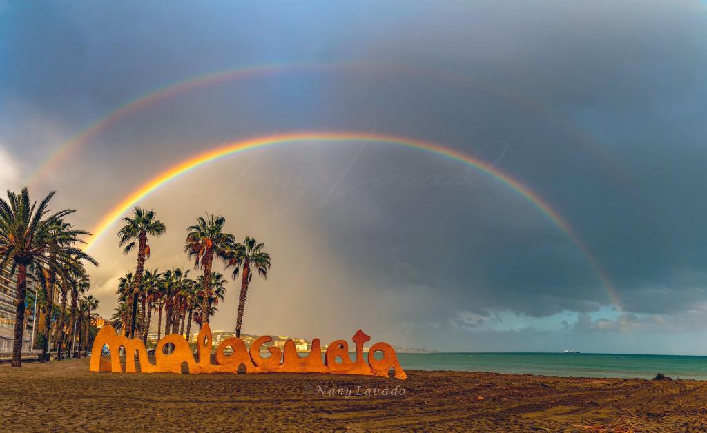 OrgullodeMalaga's tweet photo. La Malagueta, ¡qué pasada! 😍
#Málaga #SienteMLG

Foto: @nanyfotografia https://t.co/nFLCJ14CPs
