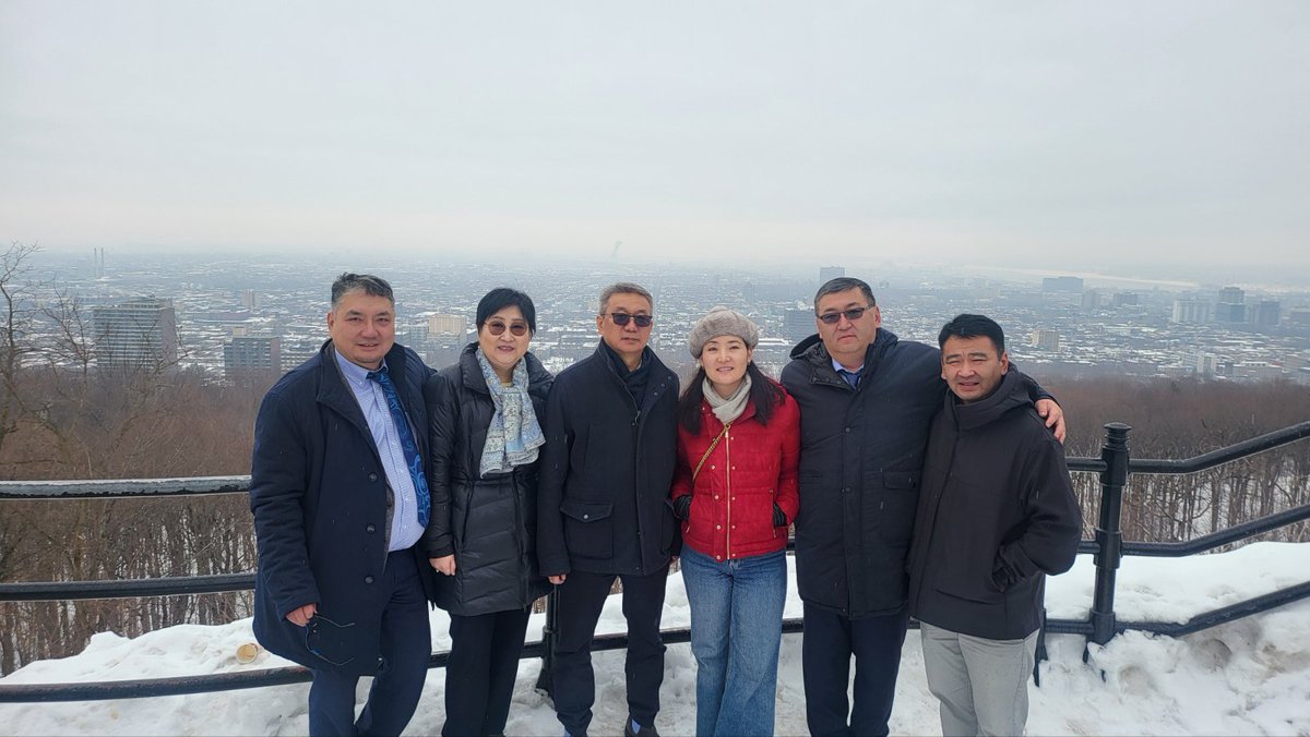 [English Below]
PDAC 2025: Монголын төлөөлөгчид Гленкор ХХК-ийн зэс боловсруулах үйлдвэртэй танилцлаа 🏭🔍

PDAC 2025 чуулга уулзалтын хүрээнд Аж үйлдвэр, эрдэс баялгийн сайд Ц.Туваан, Монгол Улсаас Канад Улсад суугаа Элчин сайд Э.Сарантогос, АҮЭБСайдын зөвлөх Л.Чой-Иш, "Эрдэнэт