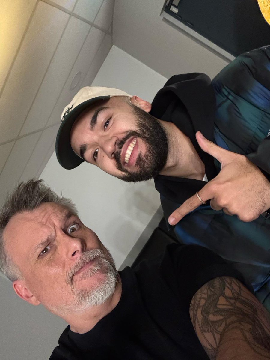 Bigflo & Oli (@bigfloetoli) on Twitter photo . <a href="/oLidESaT_/">oLi dE SaT</a> Oli et Oli enfin la rencontre!
Merci pour ce moment et bravo pour le show 🌪️ . <a href="/oLidESaT_/">oLi dE SaT</a> Oli et Oli enfin la rencontre!
Merci pour ce moment et bravo pour le show 🌪️