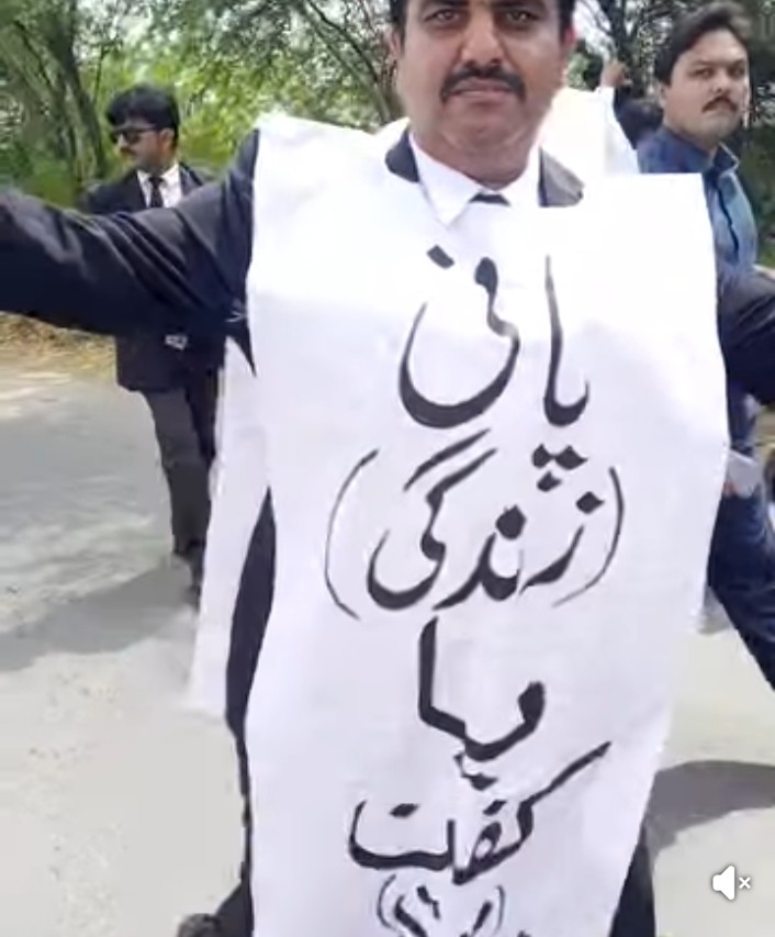 پانی تو ھم (عوام) لے کے رہینگے
باقی کفن جانے حکمران جانے
#NoMoreCanalsOnIndus
