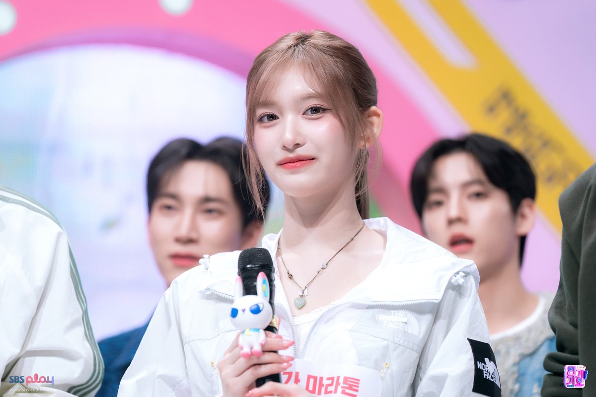 SBS 인기가요 (SBS Inkigayo) (@inga_sbs) on Twitter photo 📸250309 인기가요 #현장포토
🏁인가 마라톤 특징 ➡️ 스트레칭 필요❌
💛유리성 존재가 피로회복제거든💛
두 눈이 맑아지고👀 100% 충전 보장🔋
모두 유리성 현장포토로 전력 질주🏃
MORE🔗programs.sbs.co.kr/enter/gayo/vis…
#Inkigayo #문성현 #이서 #한유진 <a href="/FNC_ACTOR/">FNC ACTOR</a> <a href="/IVEstarship/">IVE OFFICIAL</a> <a href="/ZB1_official/">ZEROBASEONE</a> 📸250309 인기가요 #현장포토
🏁인가 마라톤 특징 ➡️ 스트레칭 필요❌
💛유리성 존재가 피로회복제거든💛
두 눈이 맑아지고👀 100% 충전 보장🔋
모두 유리성 현장포토로 전력 질주🏃
MORE🔗programs.sbs.co.kr/enter/gayo/vis…
#Inkigayo #문성현 #이서 #한유진 <a href="/FNC_ACTOR/">FNC ACTOR</a> <a href="/IVEstarship/">IVE OFFICIAL</a> <a href="/ZB1_official/">ZEROBASEONE</a>