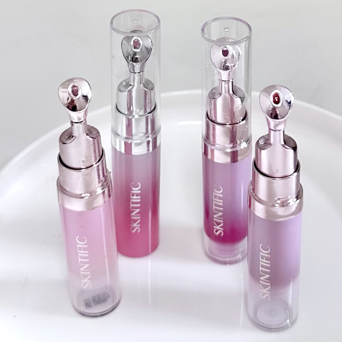 เป็นลิปที่สีน่ารักมากก แล้วก็บำรุงได้ปังมาก! น้องลิปเปปไทด์เซรั่มของ #SKINTIFIC 💖 นี่มีครบทุกสี เพราะสีคิ้วท์เกิ้นนน ทาเป็นประจำปากนุ่ม ชุ่มชื้น อมชมพูขึ้นมากก ปากไม่แห้ง ไม่แตก แล้วฉ่ำจริงไรจริง โดยรวมคือปากสุขภาพดีขึ้นมาก ให้สิบเลย ชอบ!! https://t.co/IeGu3BxRtz