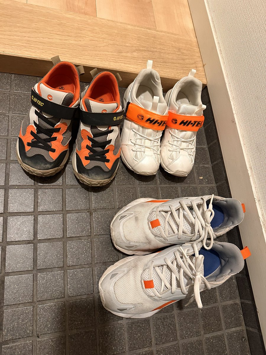 KnittingUchii's tweet image. 息子と私の靴。

オレンジ好き、私が。

#hitec #reebok