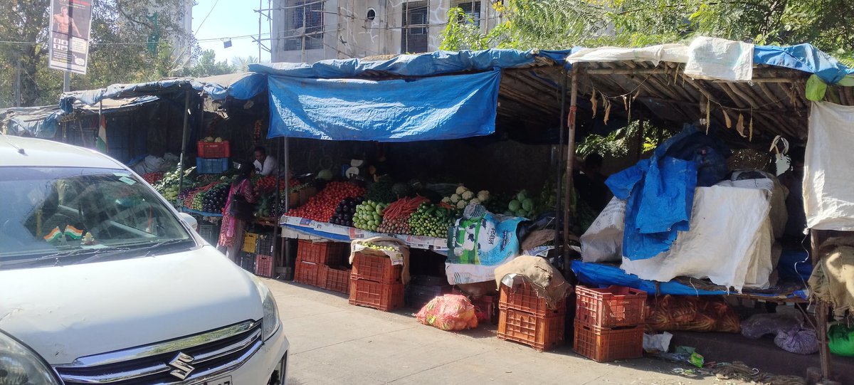 पुर्व सर्वे नुसार १मे २०१४ हायकोर्टाच्या आदेशाची पायमल्ली करणा-या मनपा  संबंधीत खात्याच्या अधिकाऱ्यांवर कार्यवाही होणार! 
पथ विक्रेत्यांना लायसन्स देण्याचे आदेश असताना जाणिवपूर्वक कट रचून कामात कसूर करत कर्तव्यात हलगर्जीपणा करुन गरीबीची मस्करी करुन जगण्या-मरणाचे प्रश्न ऐरणीवरच?