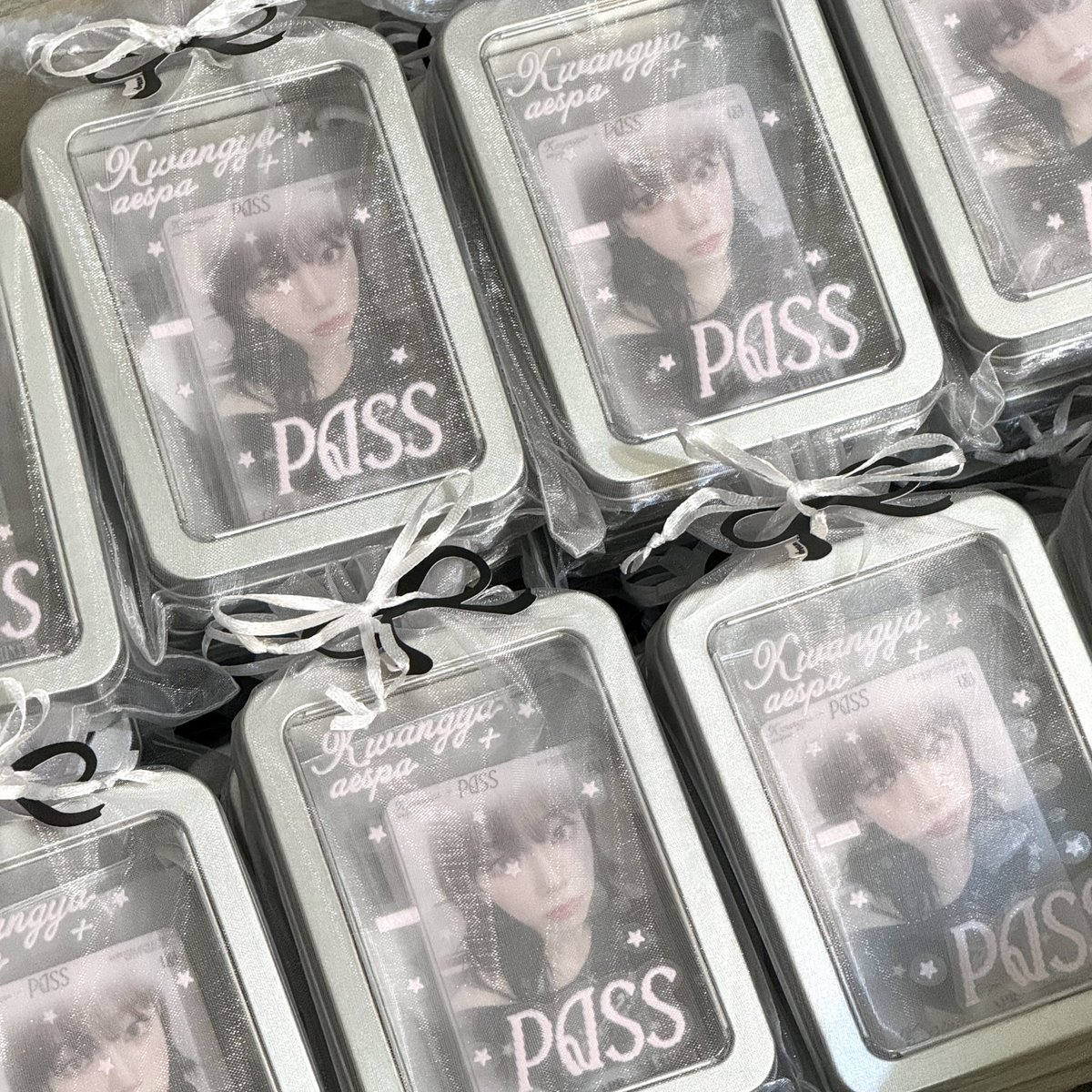 aiyunnnnnnnn's tweet image. ˖˚ ꔫ 2025 aespa LIVE TOUR-SYNK:PARALLEL LINE-ENCORE GIVEAWAY 에스파 나눔 ♡․⁺
🗝₊˚ 일시 : 3/16
🗝₊˚ 수량 : 철제케이스 포함 27개 / 철제케이스 미포함 23개 총 50개 선착순
🗝₊˚ 장소 : 콘서트 당일 타래 공지
🗝₊˚ 조건 : 공연 티켓 or 버블 100일 이상
#aespa #에스파