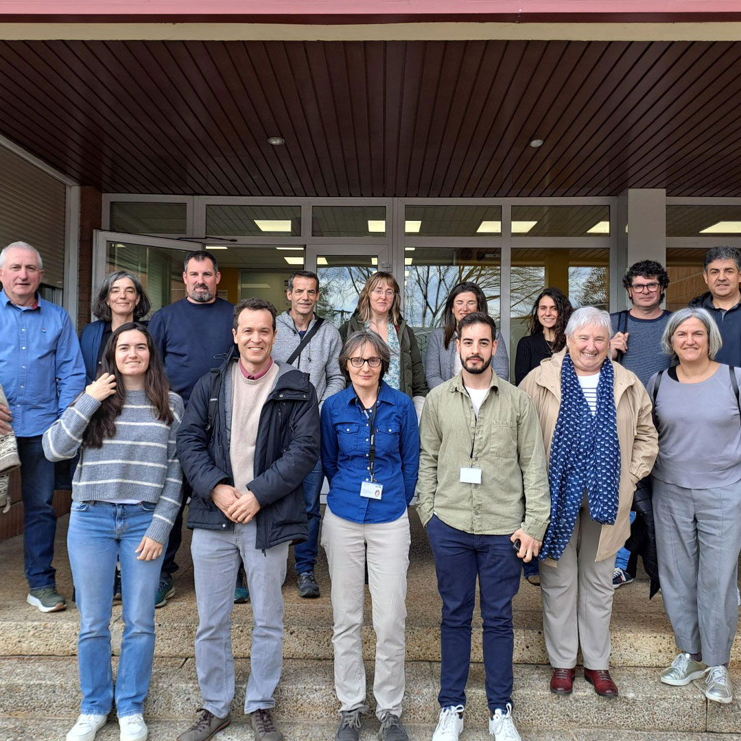 🐮Proyecto #digas

🥛Taller con agentes del sector #vacuno de #leche para discutir los problemas y retos actuales del uso de tecnologías digitales como herramienta de apoyo en la producción láctea.