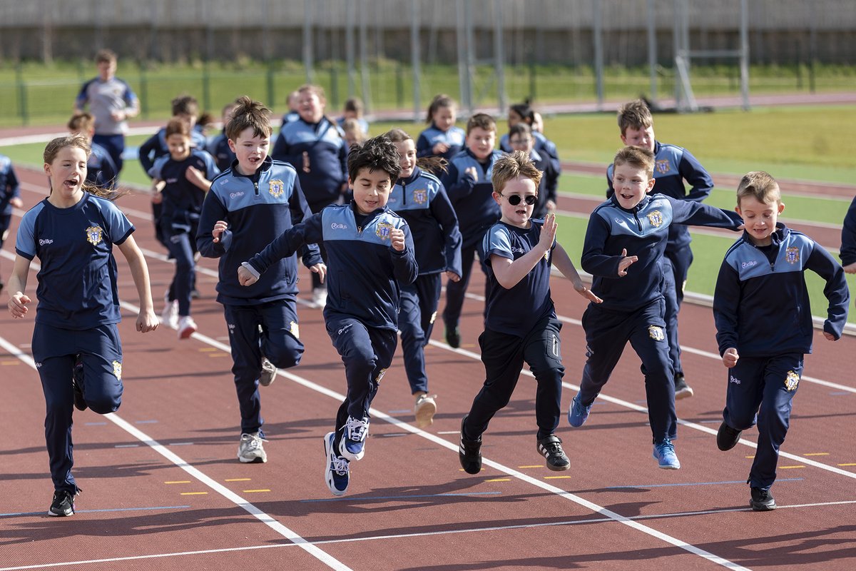 The Daily Mile IRE (@thedailymile_ie) on Twitter photo Frank Greally joined athletics hero Sean Tobin at the TUS Regional Sports Hub in Clonmel. Children from St. Oliver's NS had lots of fun doing The Daily Mile & got great running tips from Sean who is the 3000m National Indoor Champion. Huge thanks to all involved <a href="/Seantobin94/">Sean Tobin</a> 👏 Frank Greally joined athletics hero Sean Tobin at the TUS Regional Sports Hub in Clonmel. Children from St. Oliver's NS had lots of fun doing The Daily Mile & got great running tips from Sean who is the 3000m National Indoor Champion. Huge thanks to all involved <a href="/Seantobin94/">Sean Tobin</a> 👏