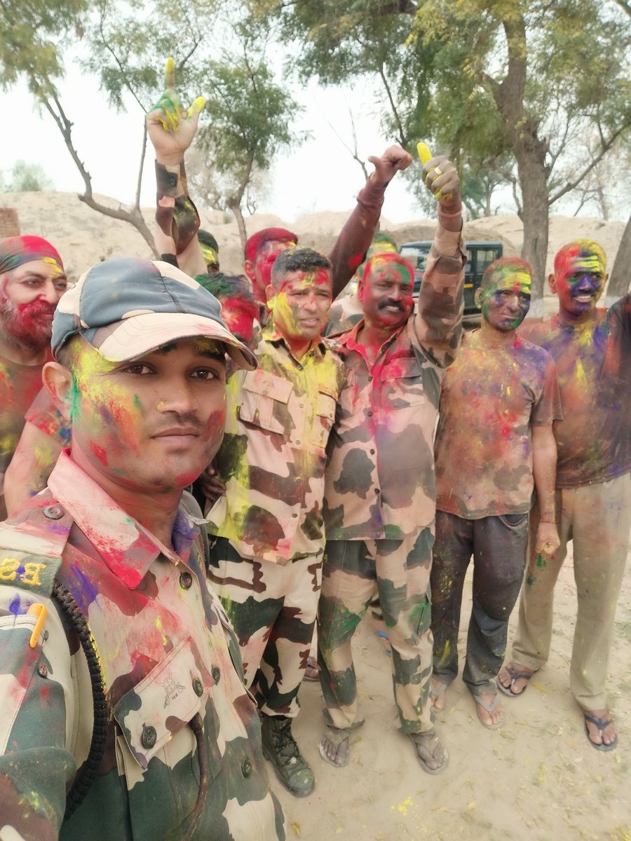 #होली की हार्दिक शुभकामनाएँ!रंगों का यह पावन पर्व आपके जीवन में खुशियों की बहार लाए, प्रेम, उल्लास और उमंग से आपका हर दिन रंगीन हो जाए। आपको होली की मंगलमय शुभकामनाएँ!Happy Holi