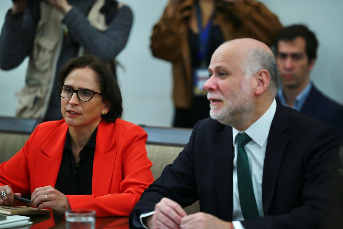 SubPrevDelito's tweet image. El Ministro Álvaro Elizalde y la Subsecretaria Carolina Leitao sostienen encuentro con alcaldes de la Asociación Chilena de Municipalidades (AChM), para abordar temáticas de interés común, entre ellas, el trámite legislativo de la Ley de Seguridad Municipal.