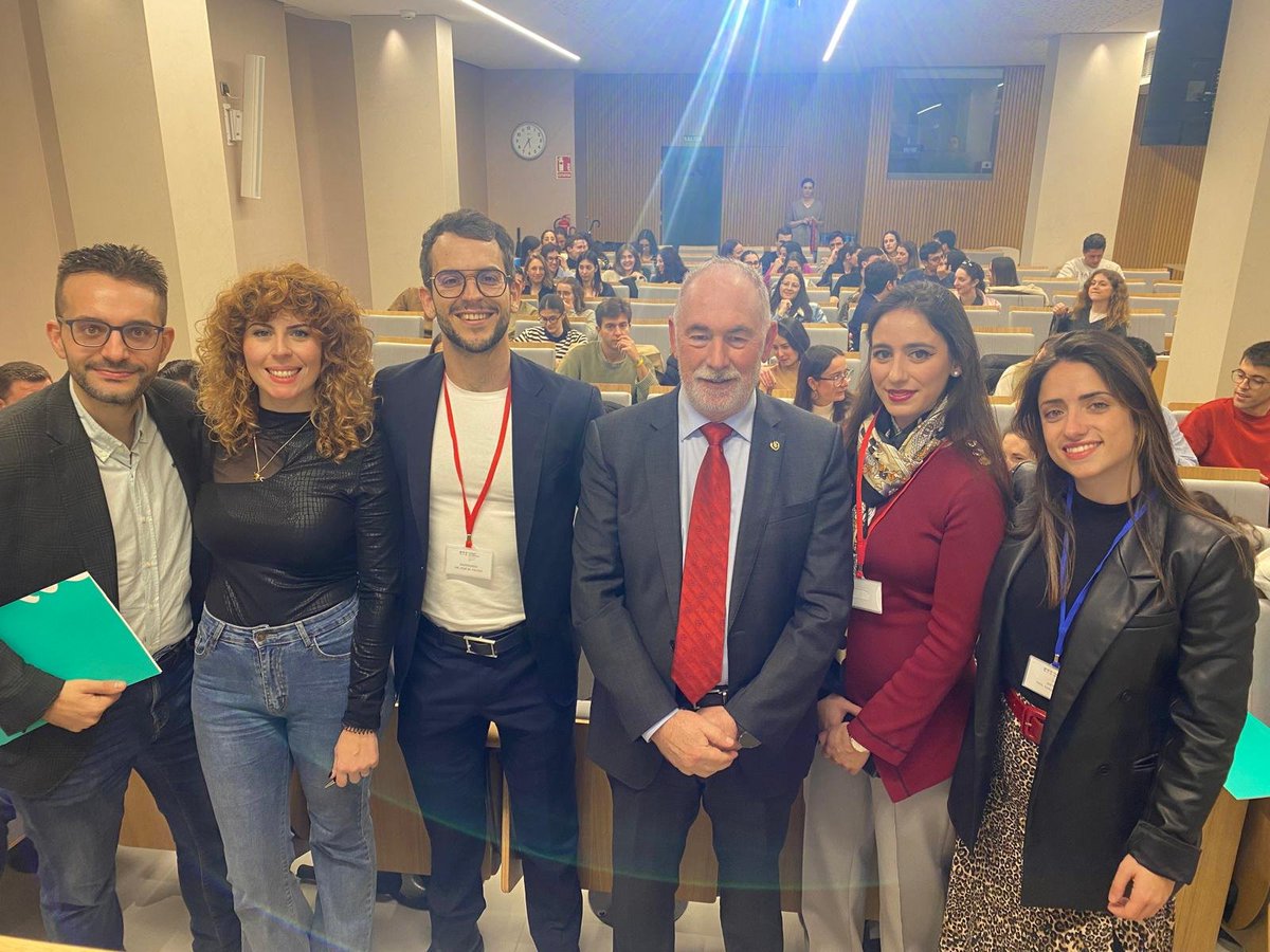 Nuestro salón de actos se abrió ayer para acoger la jornada para orientar a los preMIR #nuestroscolegiados futuros y estudiantes de #Medicina en la elección de especialidad y centro para su periodo de Formación Sanitaria Especializada #FSE

Así fue
🖇️commurcia.es/NOTICIA.asp?id…