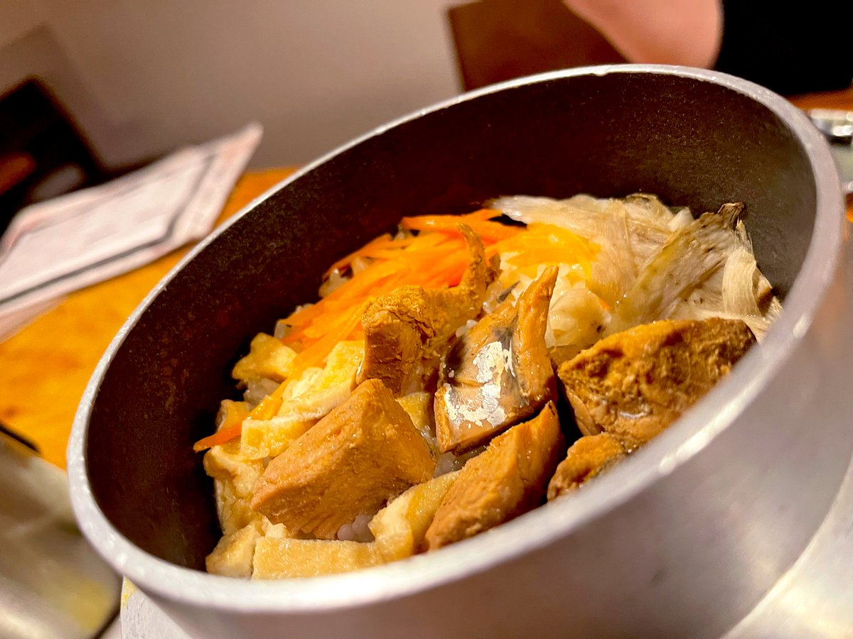 【旅記録 51.52】

高知にて無事大千穐楽を迎えた『グレイクリスマス』の旅公演。新年明けたと思ったらもう既に3月半ば…一体どうなってるんでい。まぁそれだけ濃密な時間を過ごしたということで最後の晩餐はやはりカツオです。ホントに頑張って良かったって思うくらい美味しい。