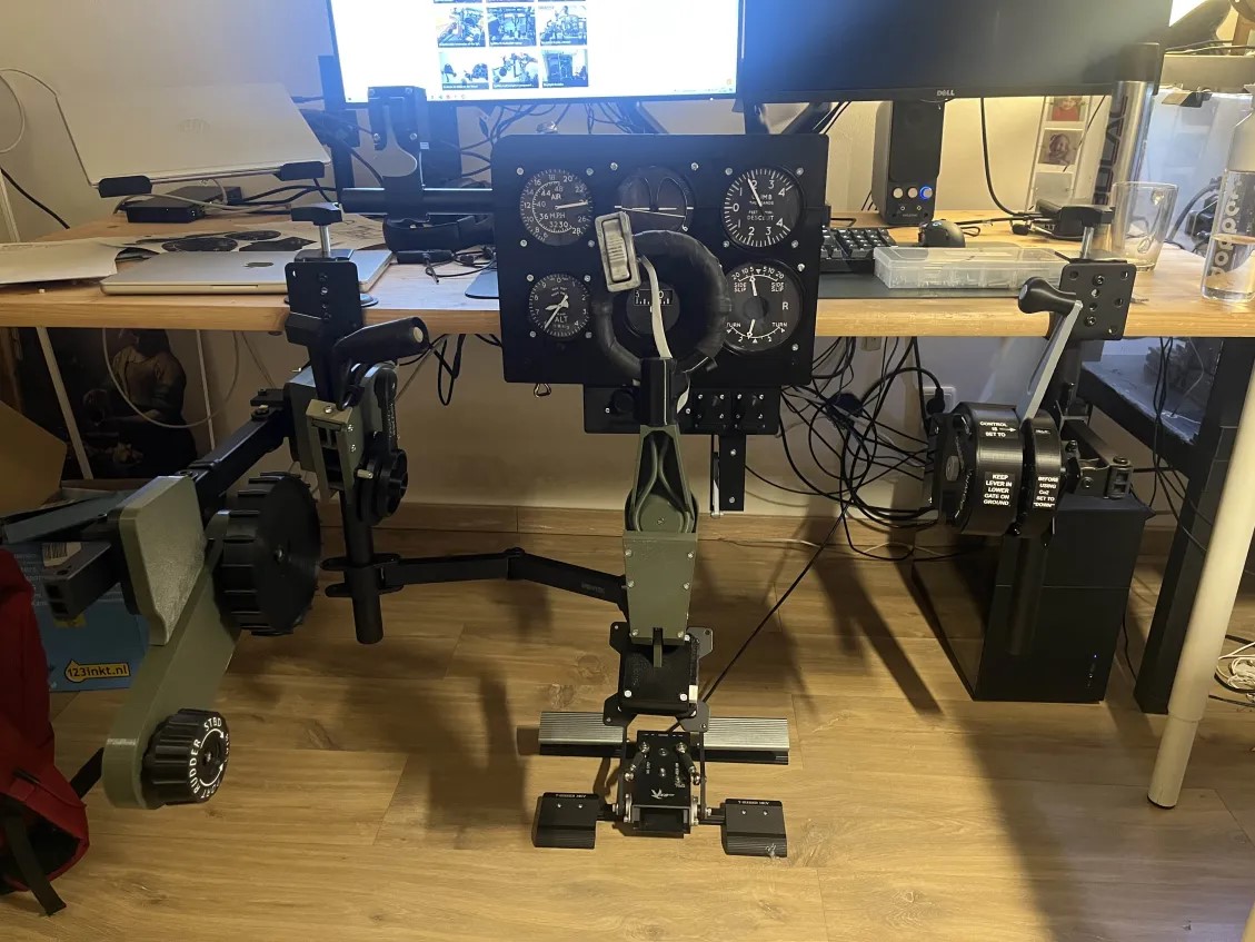 I do like a good "Deskpit" photo. Thanks to AuthentiKit community member Kevintieman for sharing his. Featuring Spitfire flight stick G1, throttle, trims, gear, flaps and more.