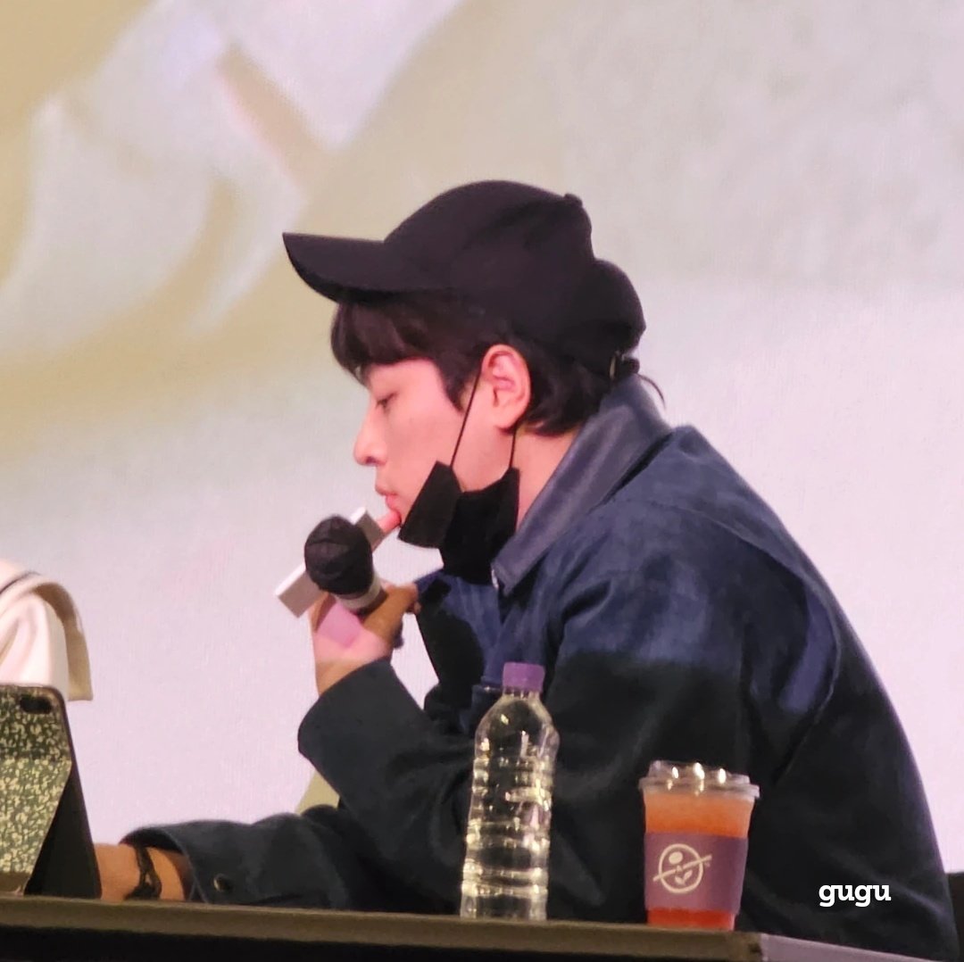 사진정리하다 발견함
박정민 왤케 이뻐보이지